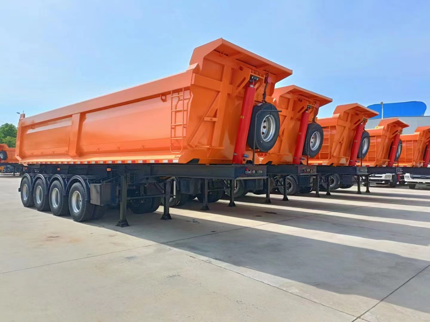 4 Axles Dump Semi Trailers များ တင်ပို့ရန် အသင့်ဖြစ်နေပါပြီ။