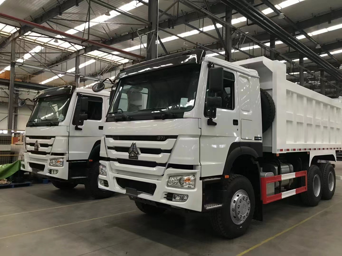 SINOTRUK HOWO 6*4 Dump Truck ပို့ဆောင်ရန် အဆင်သင့်ဖြစ်နေပါပြီ