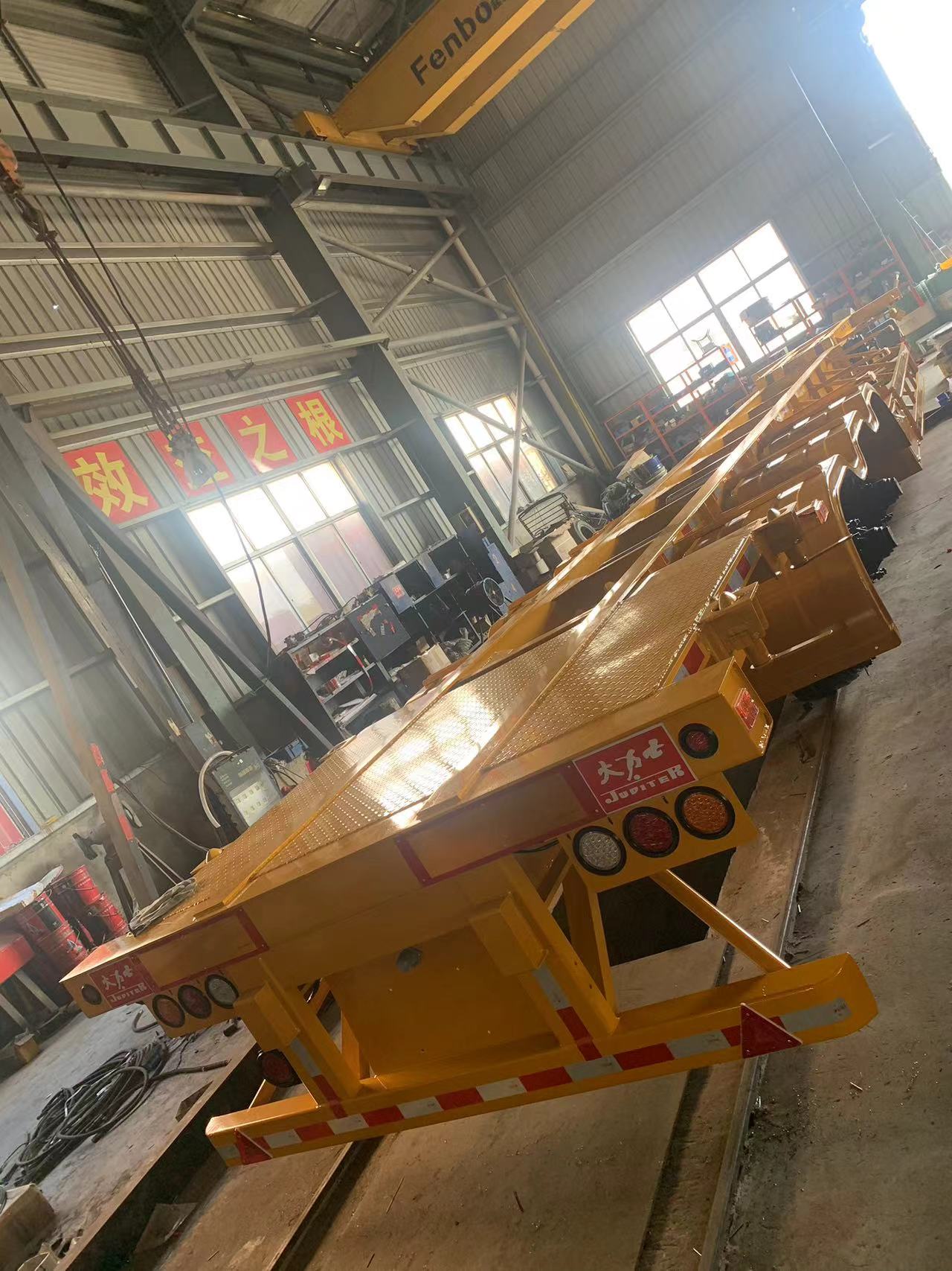 Gooseneck Skeleton Semi Trailer မော်ဒယ်အသစ်ကို မကြာမီ တင်ပို့တော့မည်ဖြစ်သည်။