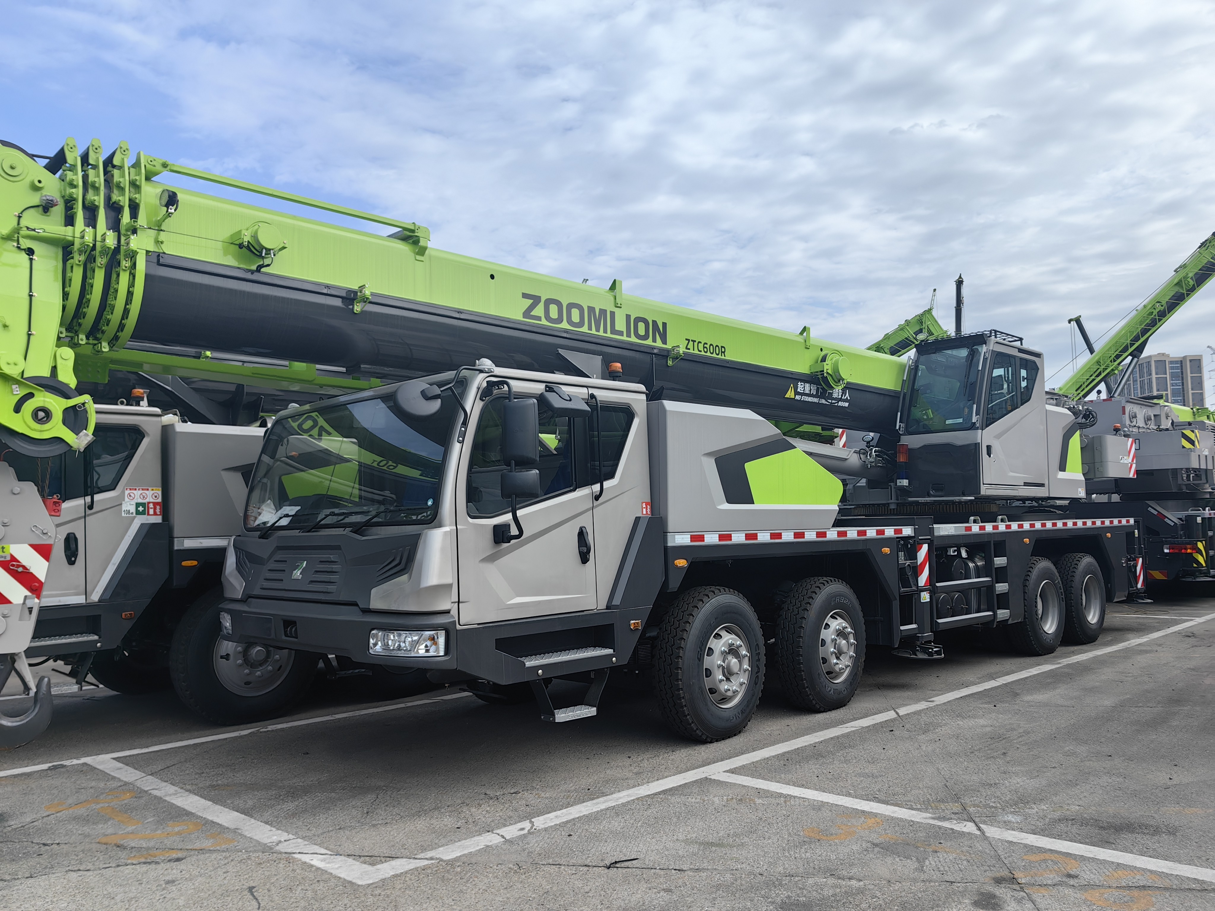 တ ဦး တည်းယူနစ် 60t ထိတွေ့ကန်း Crane ပေးပို့ဘို့အဆင်သင့်ဖြစ်ပါတယ်