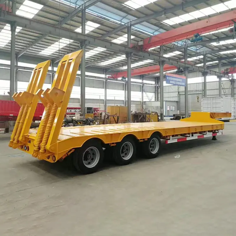 50-60 တန် 3 Axles Lowbed Semi Trailer နှင့် နောက်ဘက် ချဉ်းကပ်လမ်း
