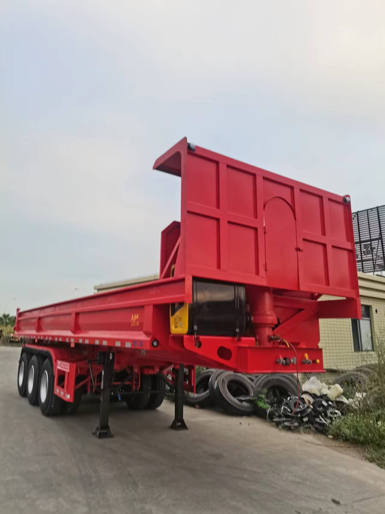 60-80 တန်နာ ပမာဏရှိသော U Shape Body Dump Semi Trailers